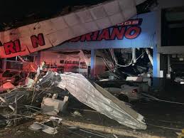 População avalia danos após tornado